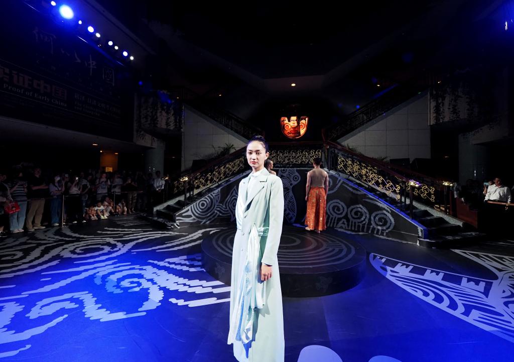 上海博物馆推出“研色·良渚之夜”综合艺术秀