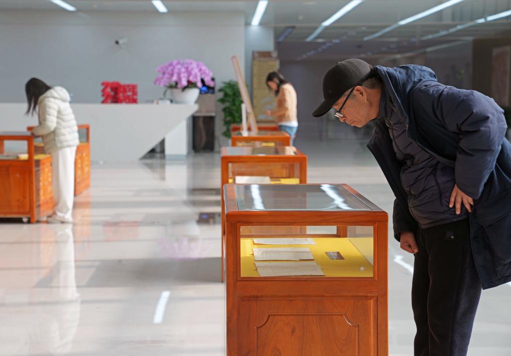 上海市档案馆展出隐蔽战线工作者红色珍档